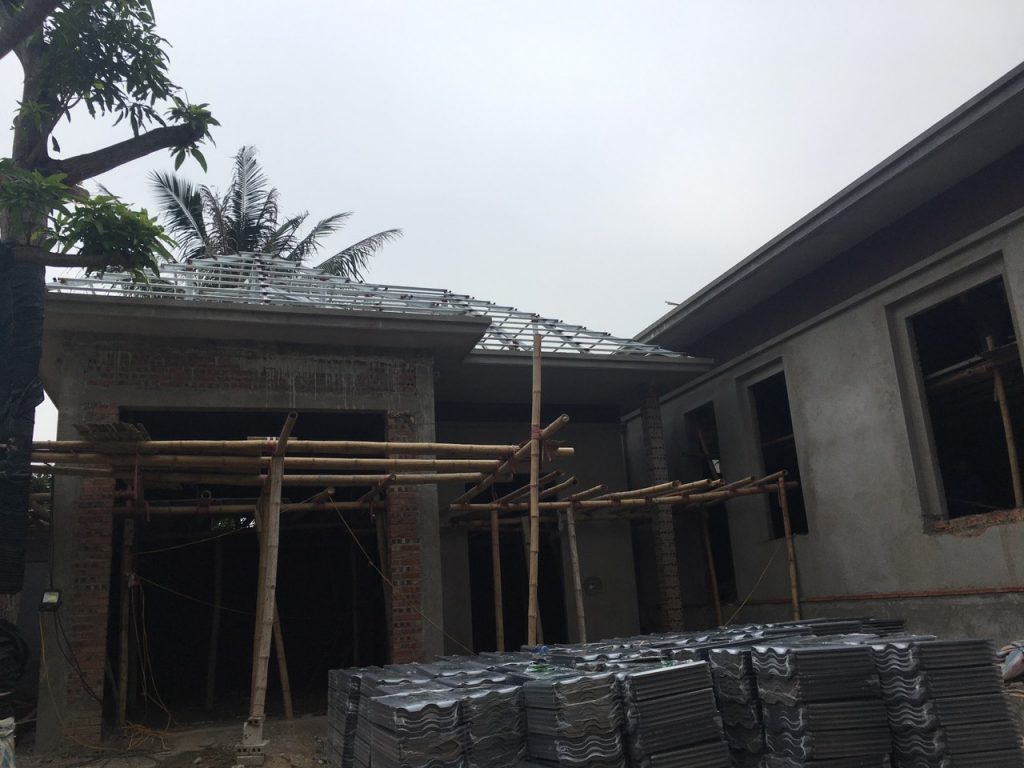 Ngôi nhà lợp ngói màu Fuchi